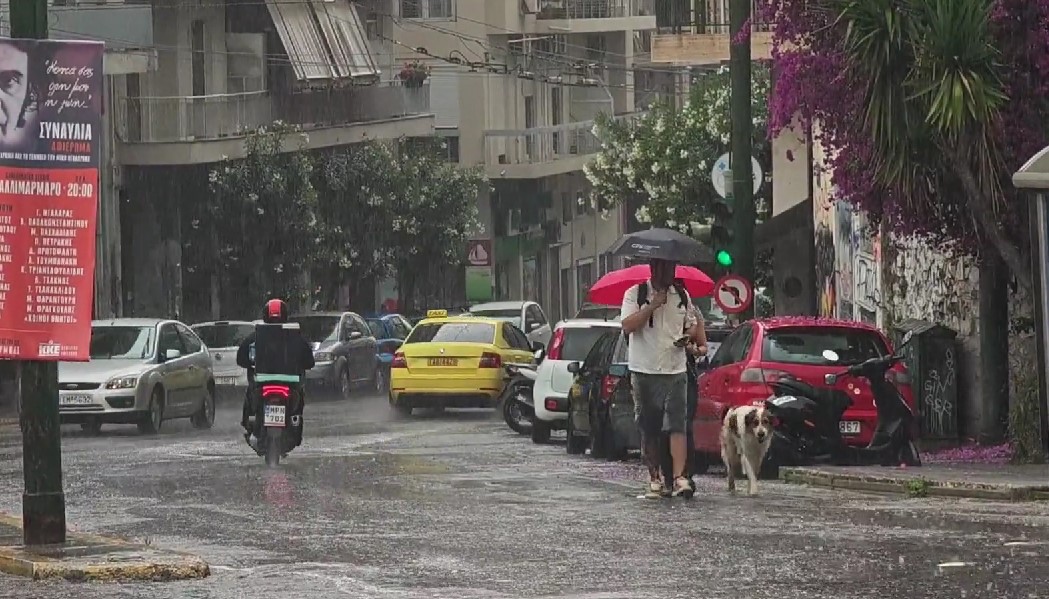 Σφοδρή βροχόπτωση στην Αθήνα – Δείτε βίντεο από την ισχυρή καταιγίδα