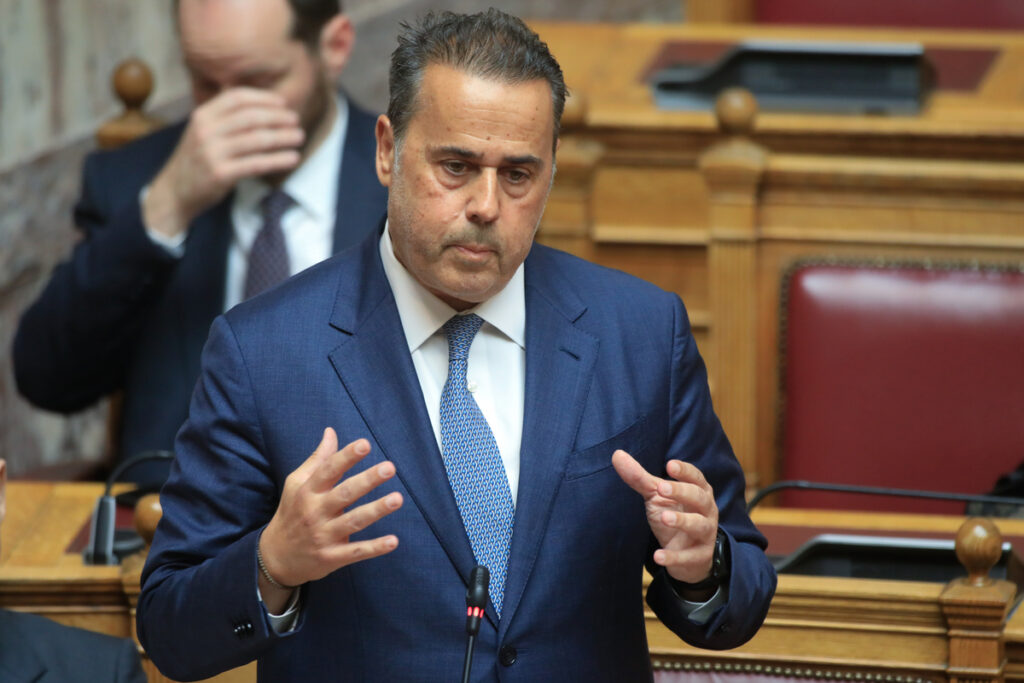 «Μας έκανες… Γολγοθά το Πάσχα»: Έντονες διαμαρτυρίες κατά Παπασταύρου από βουλευτές της ΝΔ για τους μικρούς οικισμούς