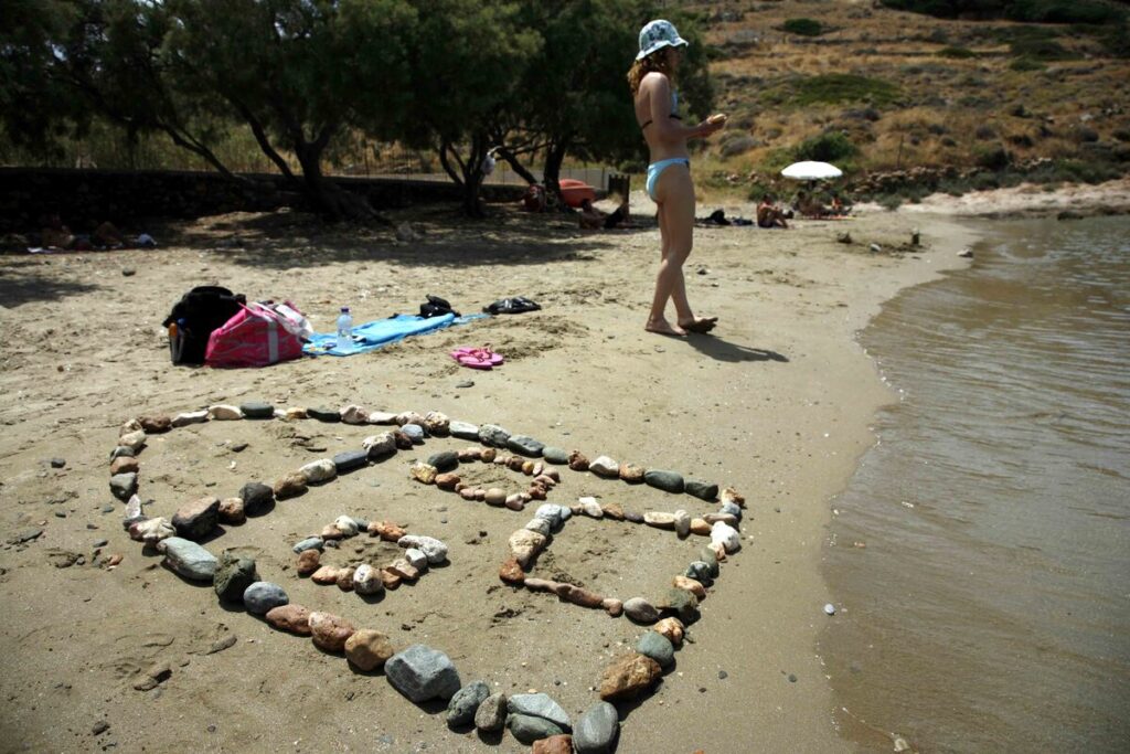 Όνειρο θερινής νυκτός οι διακοπές στα νησιά: Φθηνότερη από τη Σύρο η Νάπολη (Δείτε τιμές)