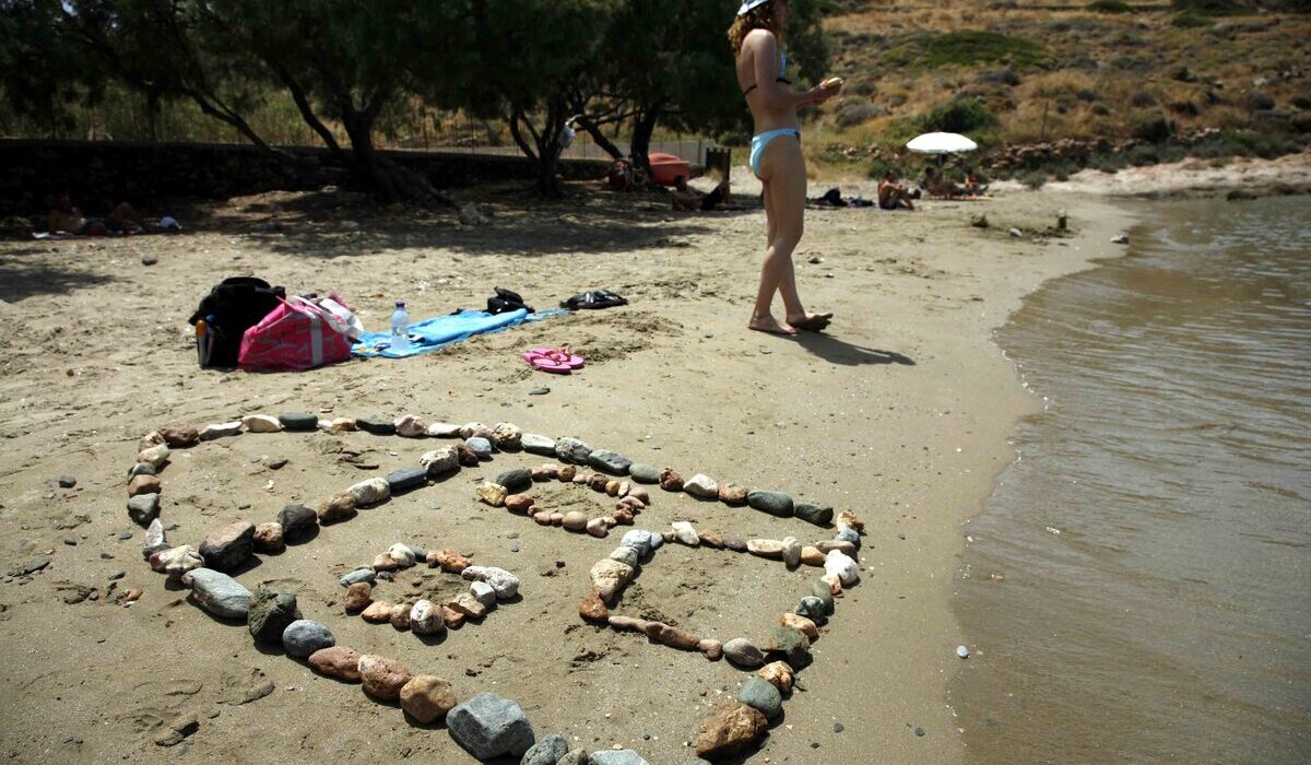 Όνειρο θερινής νυκτός οι διακοπές στα νησιά: Φθηνότερη από τη Σύρο η Νάπολη (Δείτε τιμές)