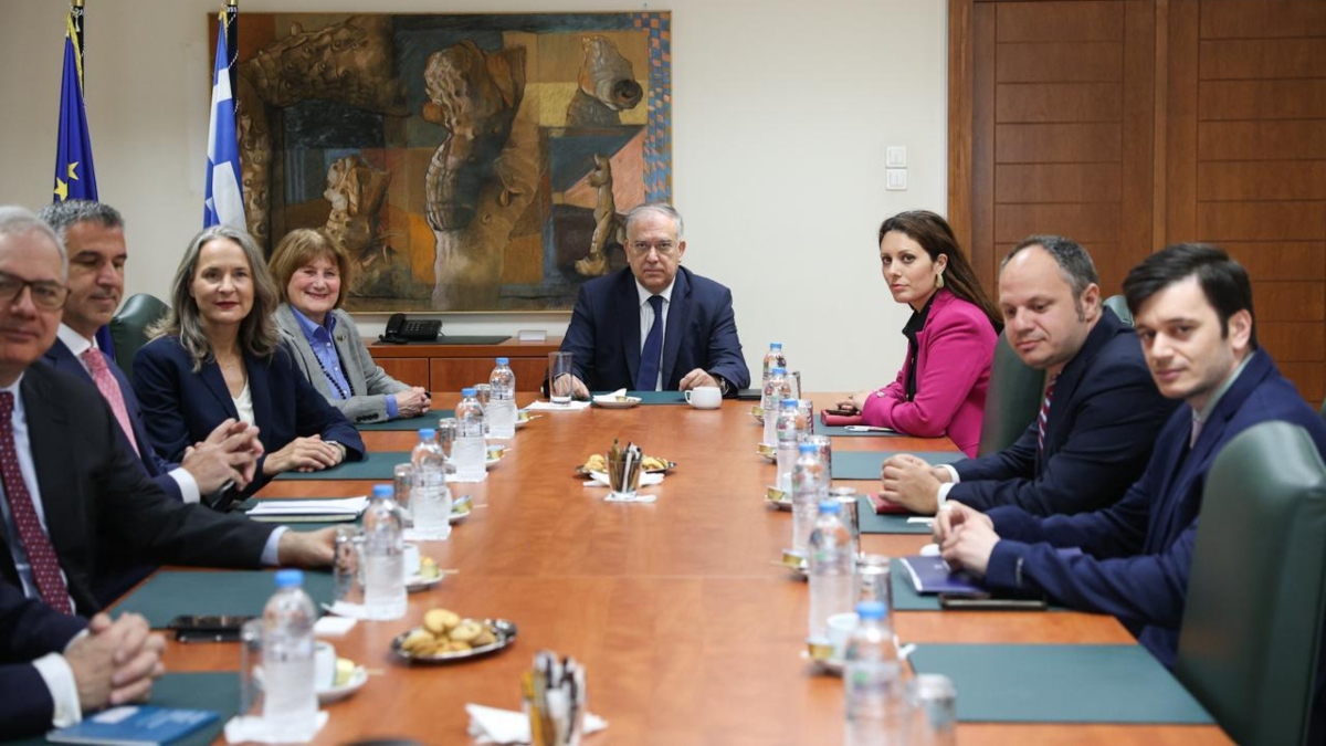 Τετ α τετ Θεοδωρικάκου με στελέχη της κρατικής αναπτυξιακής τράπεζας των ΗΠΑ