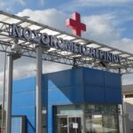 Η είσοδος του νοσοκομείου στο Αγρίνιο, όπου πέθαναν 40 στους 40 στη ΜΕΘ επί πανδημίας κορονοϊού.