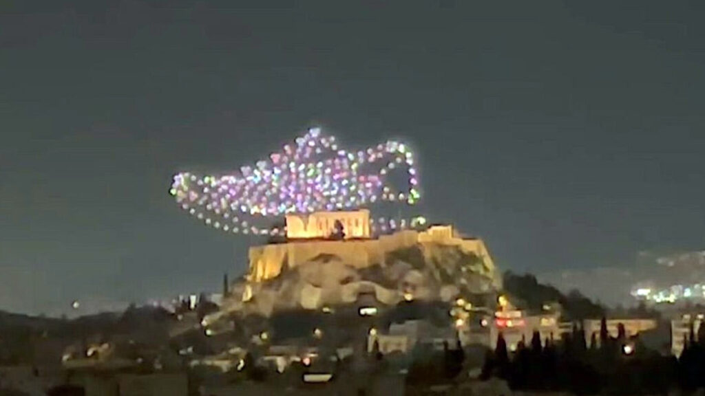 «Έκλεψαν» την Ακρόπολη: Μηνύσεις για το drone show με φόντο τον Ιερό Βράχο