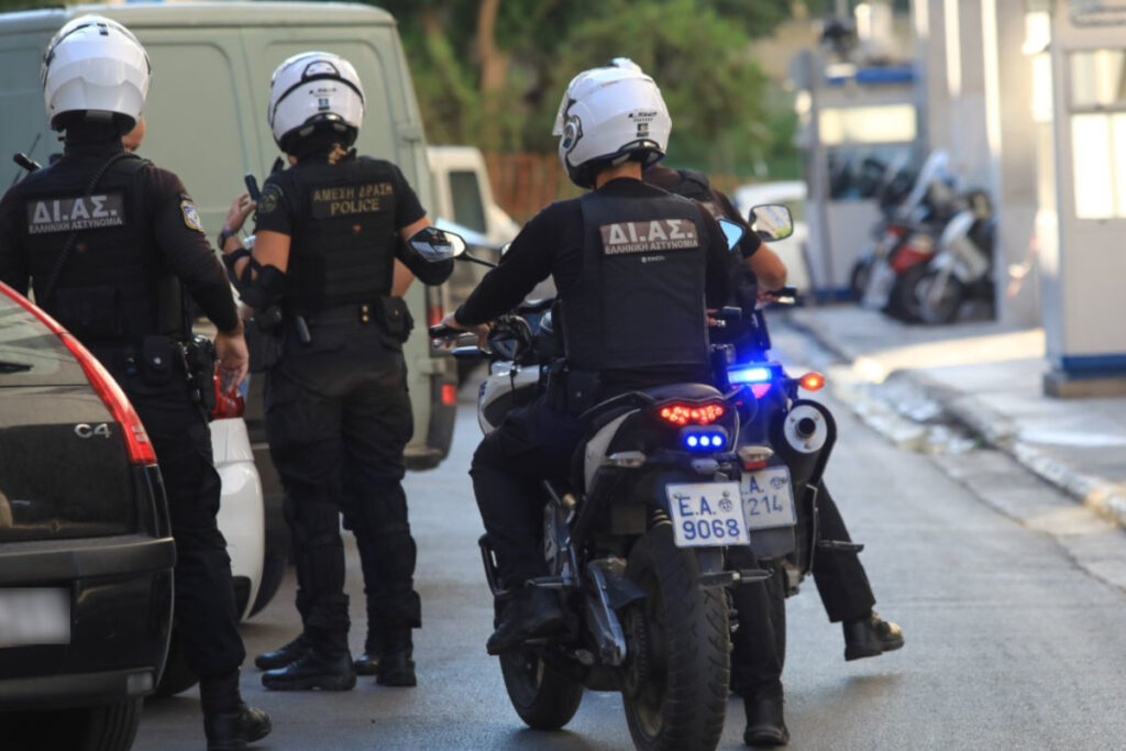 Αστυνομική επιχείρηση στη Θεσσαλονίκη για τη σύλληψη συμμορίας ακροδεξιών