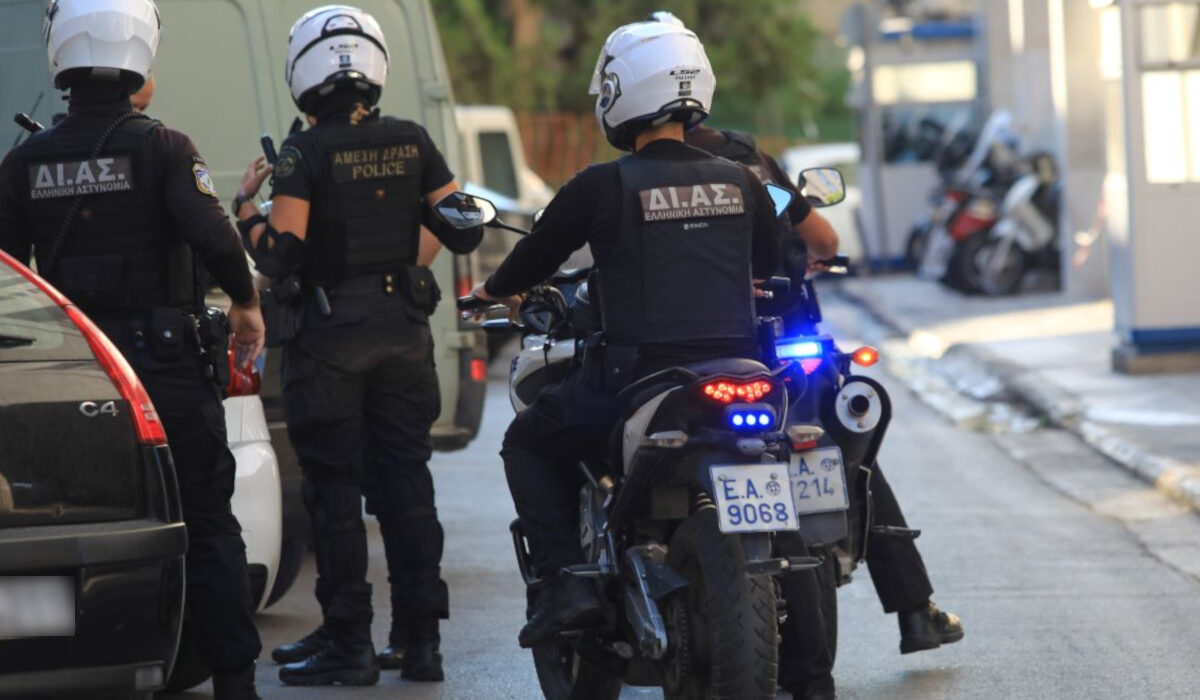 Αστυνομική επιχείρηση στη Θεσσαλονίκη για τη σύλληψη συμμορίας ακροδεξιών