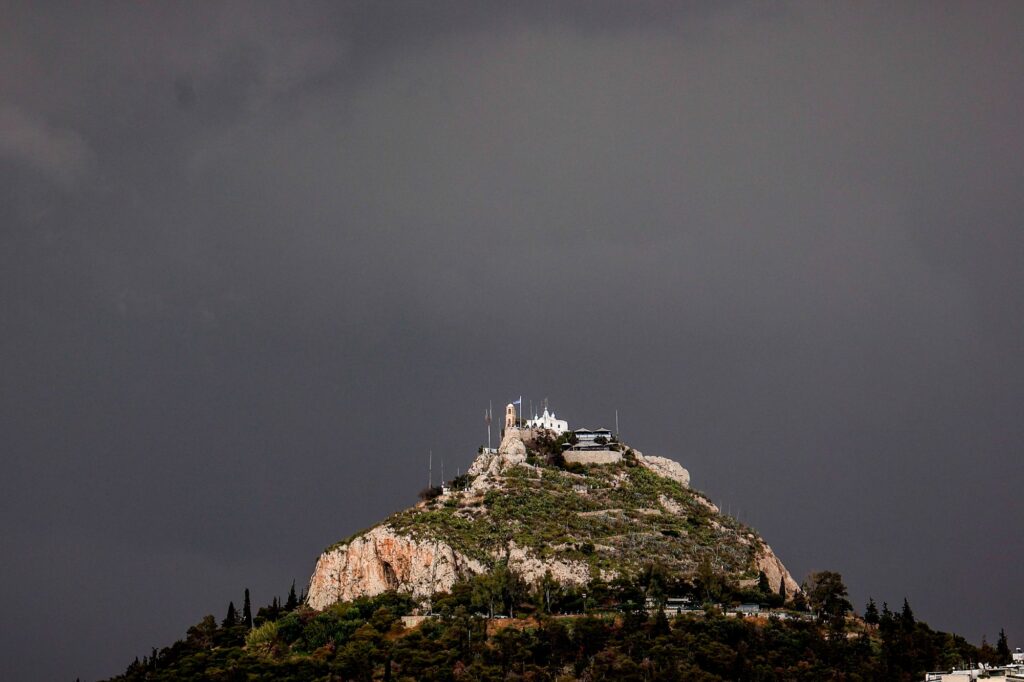 Μέχρι τι ώρα θα βρέχει στην Αθήνα σήμερα