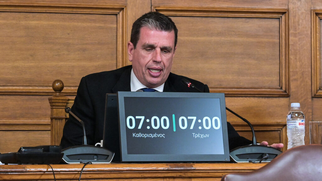 Άναψε φωτιές στη Βουλή η «διχοτόμηση της Κύπρου» από τον Καιρίδη