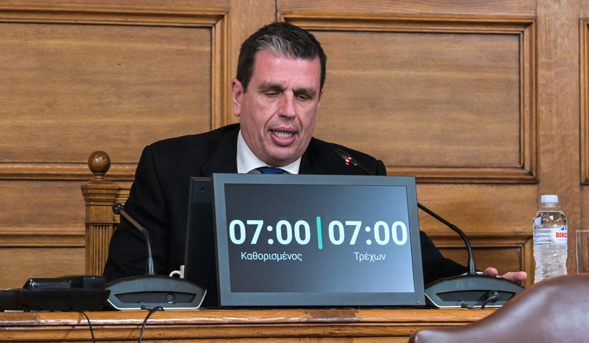 Άναψε φωτιές στη Βουλή η «διχοτόμηση της Κύπρου» από τον Καιρίδη