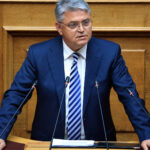 «Μαλλιά κουβάρια» στη Νίκη: Επιστολή 45 πρώην μελών κατά Νατσιού – Τι απαντά το κόμμα