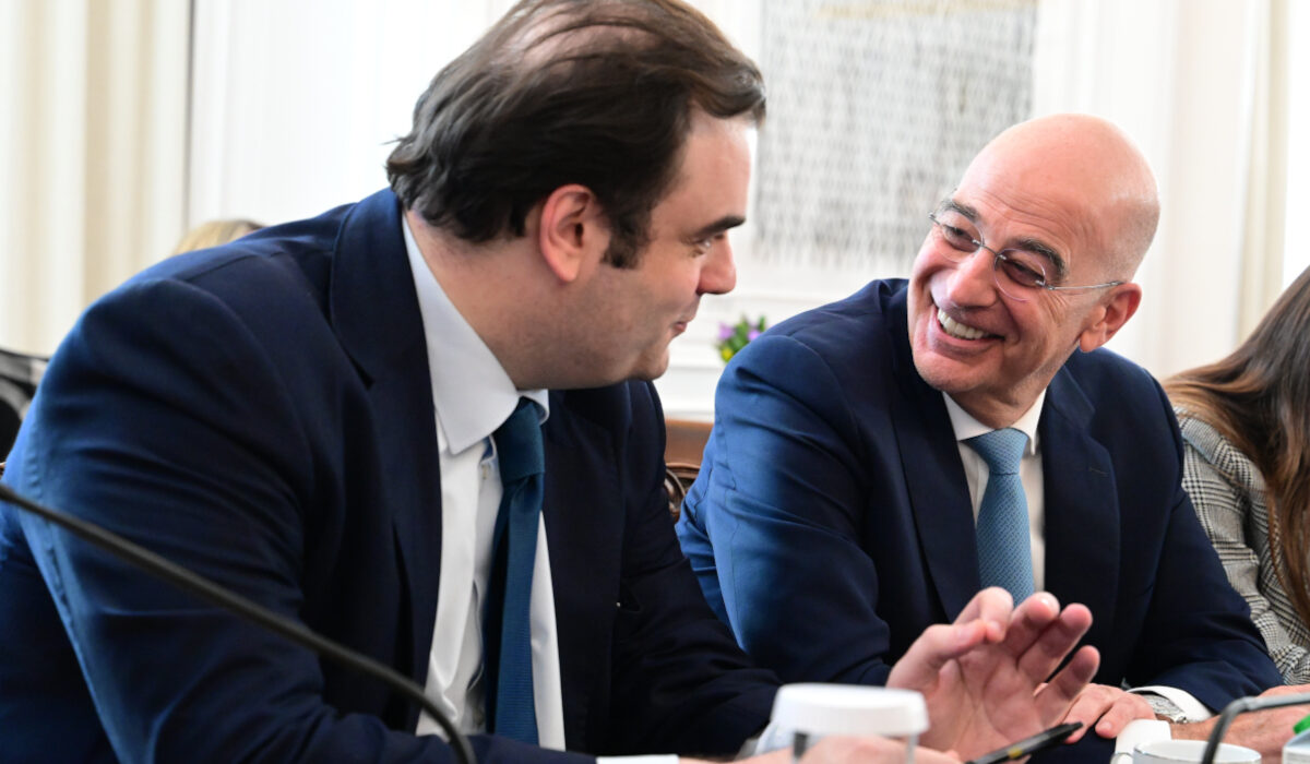 Δημοσκόπηση Alco: Δένδιας και Πιερρακάκης οι πιο πετυχημένοι υπουργοί της κυβέρνησης