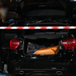 Πυροβολισμοί σε μέλος της Greek Mafia που οδηγούσε Mercedes