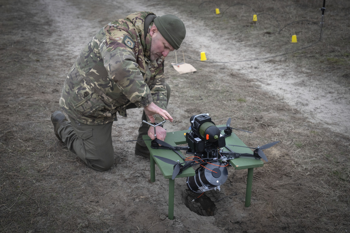 Νέο όπλο στον πόλεμος στην Ουκρανία, drone με οπτική ίνα