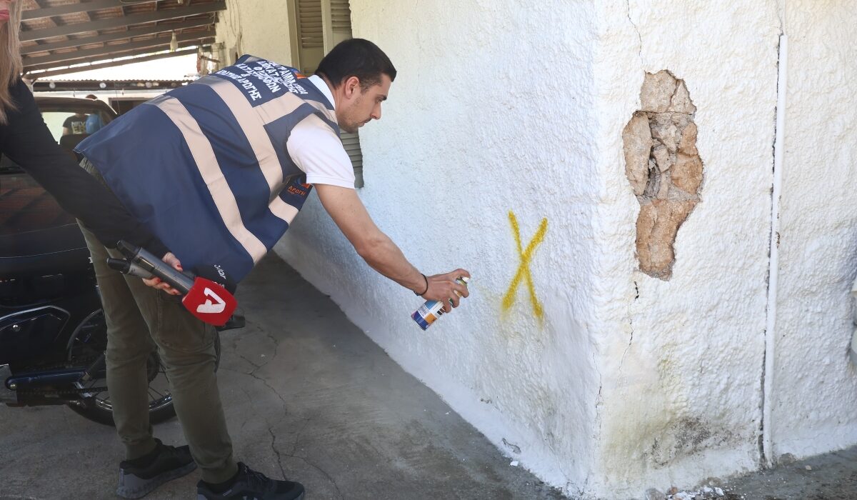 Κατεδαφίζονται σπίτια στην Εύβοια από τον σεισμό: Ζημιές και σε σχολεία