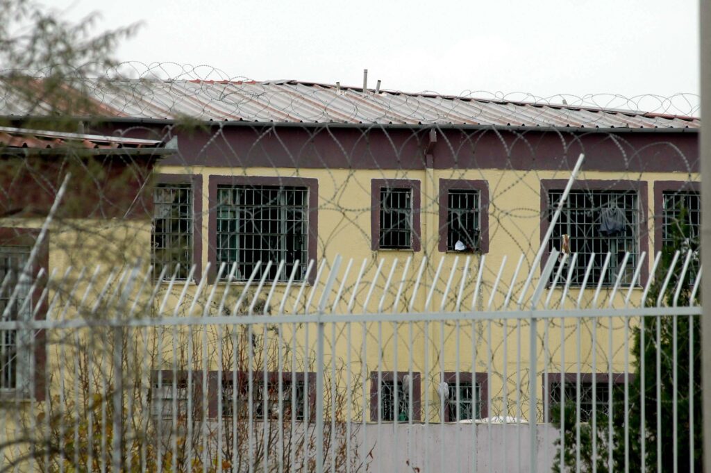 Επεισόδιο βίας στις Φυλακές Λάρισας: Κρατούμενος ξυλοκόπησε σωφρονιστικούς υπαλλήλους