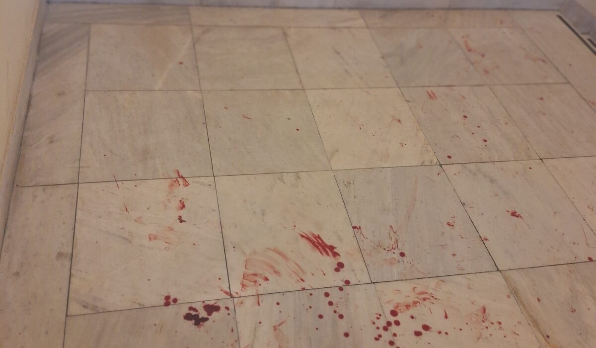 Νέα στοιχεία για την εισβολή κουκουλοφόρων σε εκδήλωση στη Νομική: Χτύπησαν με πυροσβεστήρα τον φοιτητή