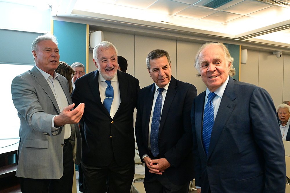 «Η μπαλάντα των Ολυμπιακών Αγώνων»: Πλήθος πολιτικών στην παρουσίαση του βιβλίου από Βενιζέλο, Αγγελοπούλου
