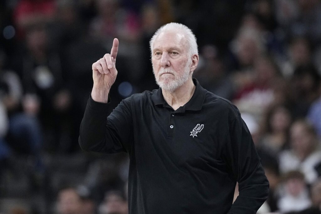 NBA: Τίτλοι τέλους στην τεράστια καριέρα του Γκρεγκ Πόποβιτς ως προπονητής – Αναλαμβάνει πρόεδρος των Σπερς