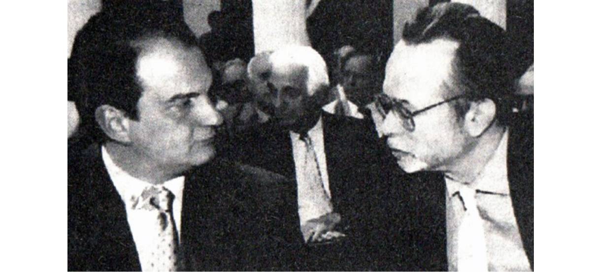 Πώς πείσθηκε ο Καραμανλής για τον «μεσαίο χώρο» και η αντίδραση του Μητσοτάκη: Από το νέο βιβλίο του Γ. Λούλη «Η τέχνη της επικοινωνίας – Μια ζωή σύμβουλος»