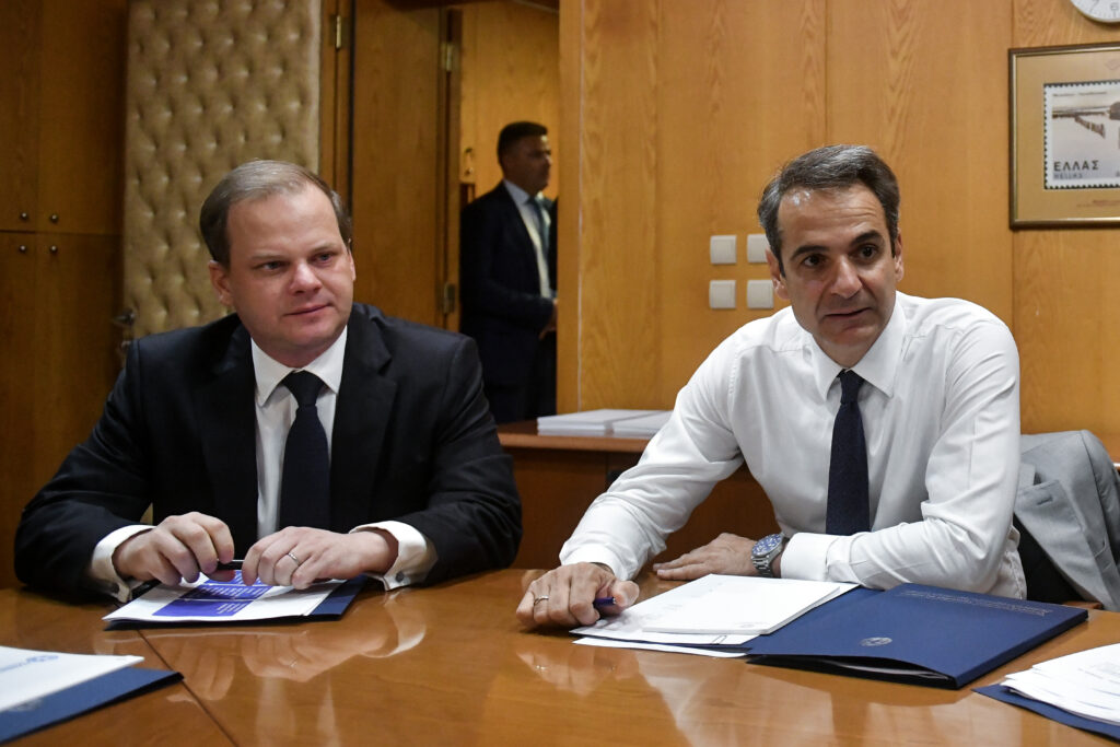 Ο Καραμανλής ανάβει φωτιές στο Μαξίμου – Φόβοι για νέα αναζωπύρωση των Τεμπών