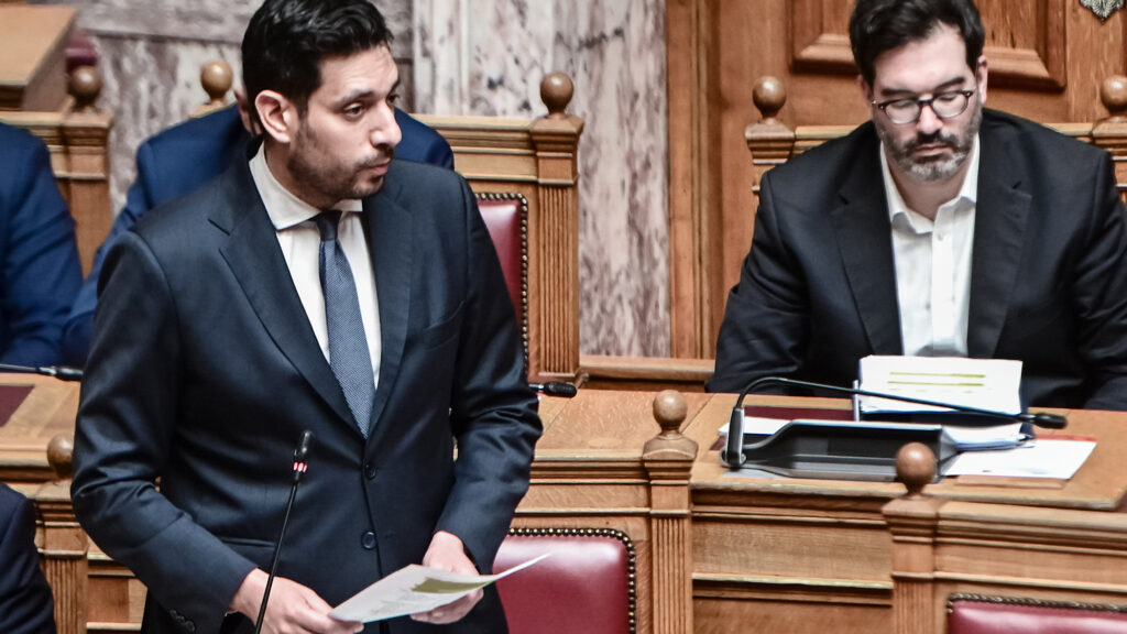 Αμηχανία στο Μαξίμου για την κόντρα Κυρανάκη - ταξί