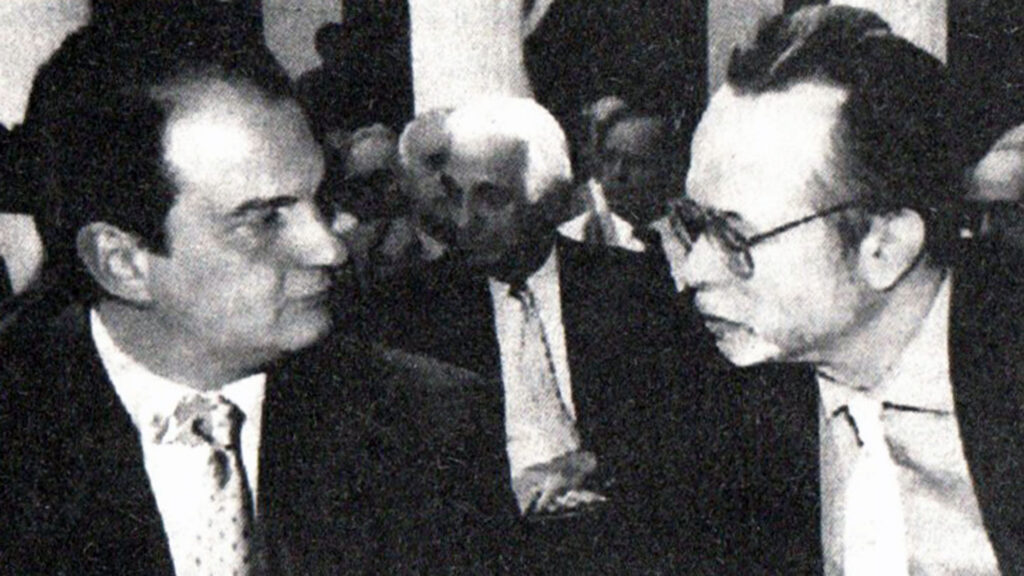 Πώς πείσθηκε ο Καραμανλής για τον «μεσαίο χώρο» και η αντίδραση του Μητσοτάκη: Από το νέο βιβλίο του Γ. Λούλη «Η τέχνη της επικοινωνίας»