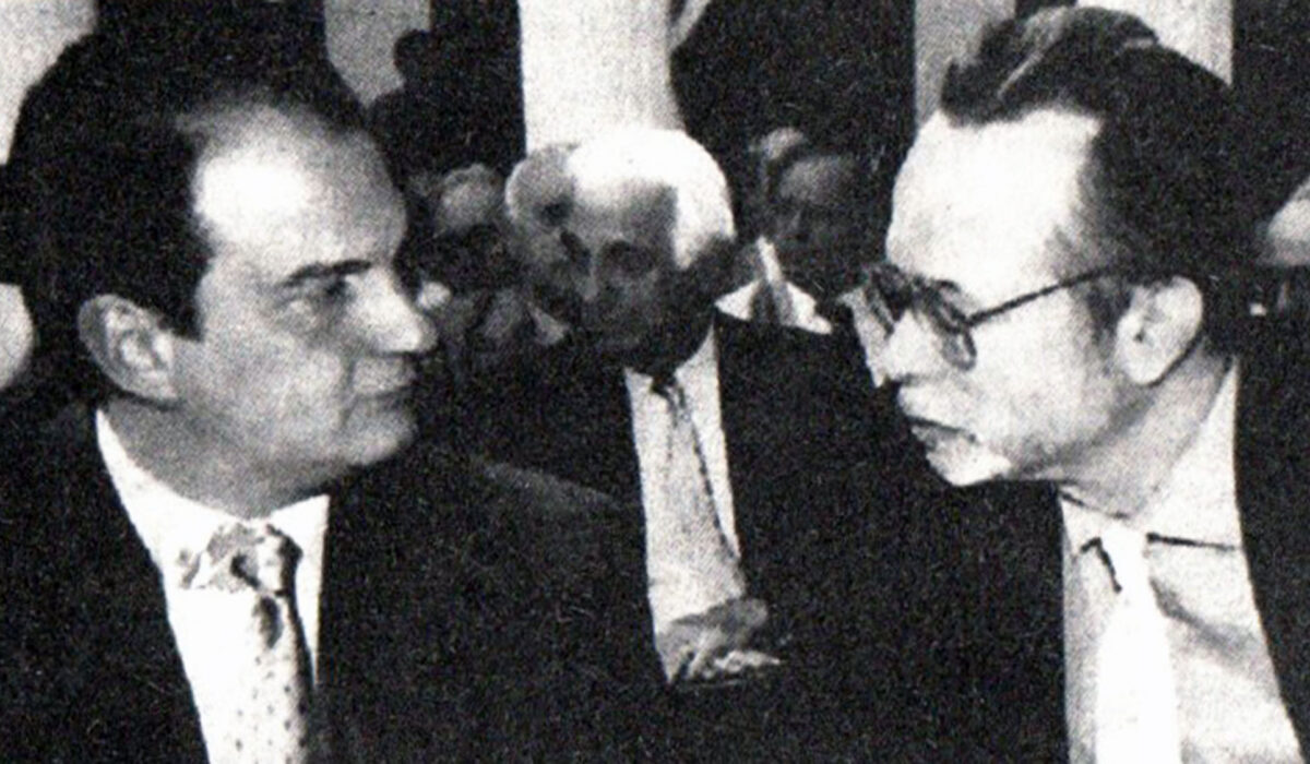 Πώς πείσθηκε ο Καραμανλής για τον «μεσαίο χώρο» και η αντίδραση του Μητσοτάκη: Από το νέο βιβλίο του Γ. Λούλη «Η τέχνη της επικοινωνίας»