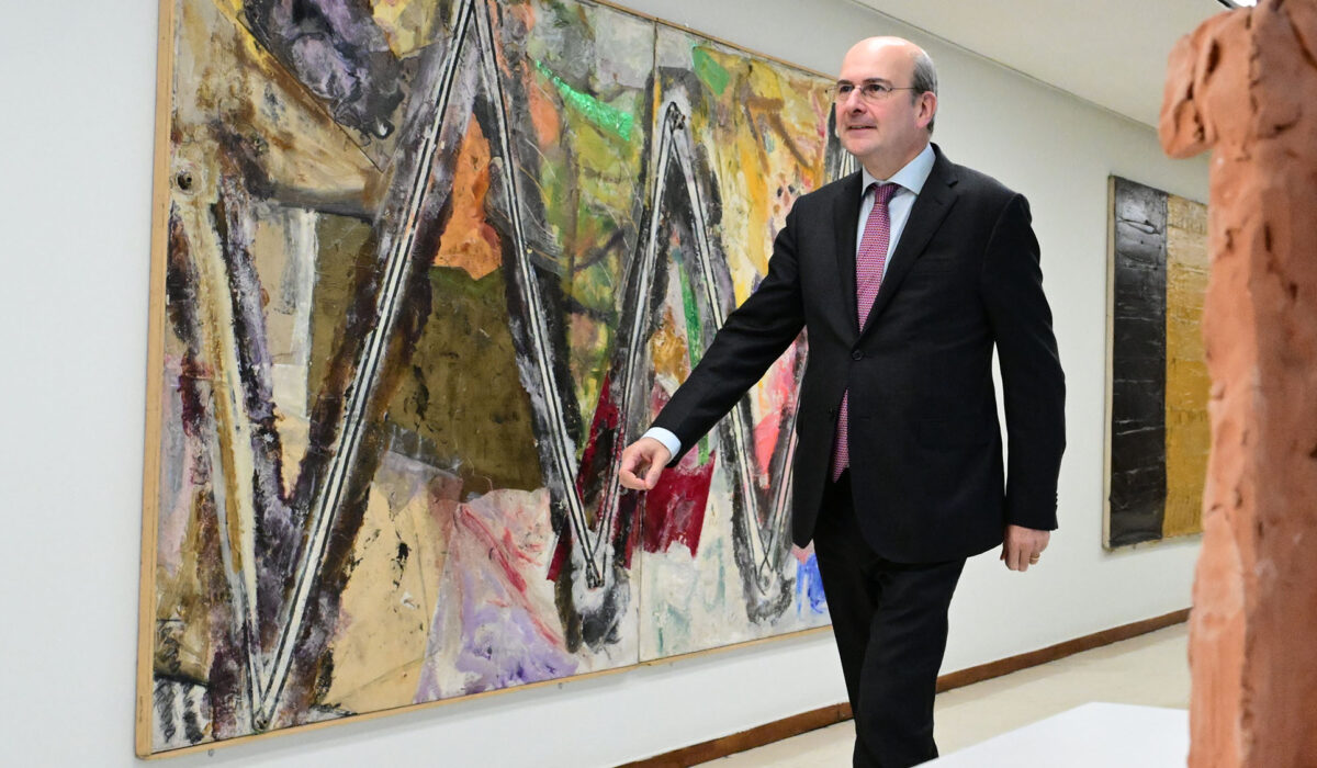 «Παράθυρο» και από Χατζηδάκη για άρση της μονιμότητας στο Δημόσιο