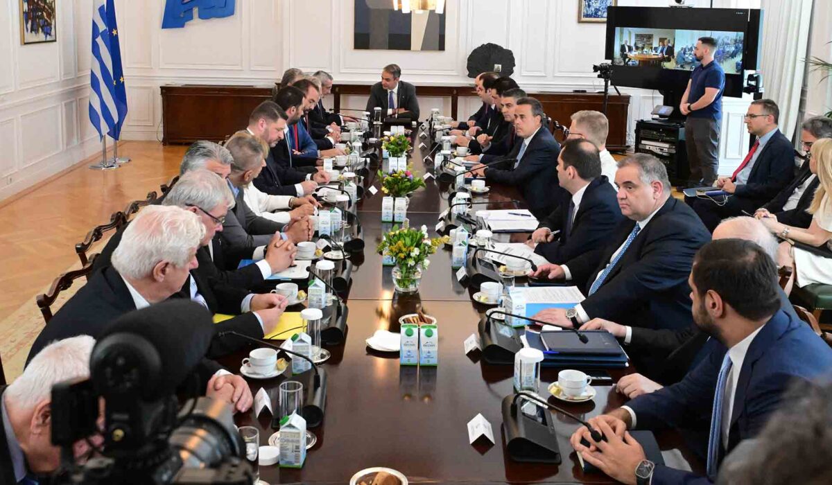 Συνάντηση Μητσοτάκη με τους 13 Περιφερειάρχες στο Μέγαρο Μαξίμου – Η ατζέντα των θεμάτων