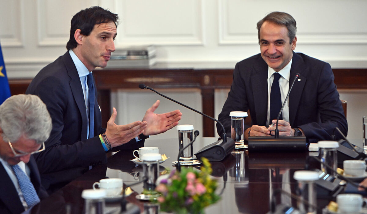 Συνάντηση Μητσοτάκη με τον Ευρωπαίο Επίτροπο για το Κλίμα