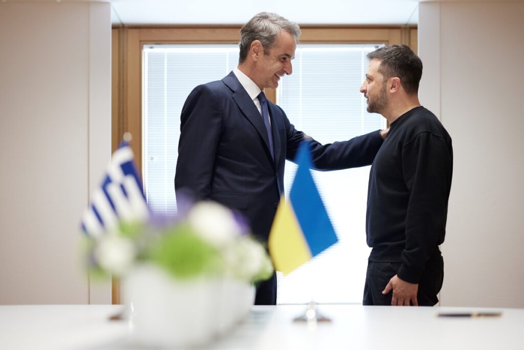 Τηλεφωνική επικοινωνία Μητσοτάκη με Ζελένσκι – Θα πάει στην Οδησσό ο πρωθυπουργός