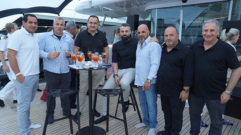 Η Κίμπερλι σε πάρτι Κύπριου επιχειρηματία στο Μονακό – Μαζί με τη Μαριάννα Λάτση (εικόνες)