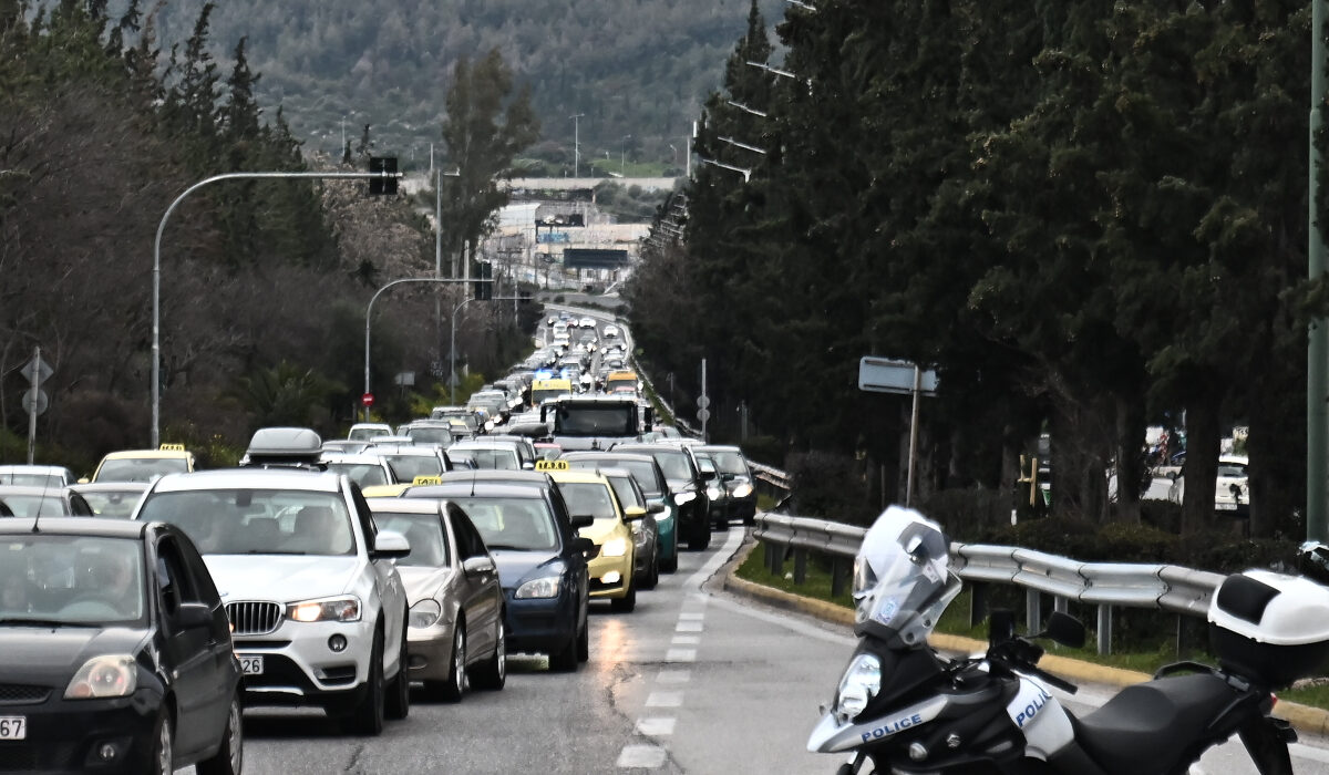 Τροχαίο και μποτιλιάρισμα σε Κατεχάκη και Αττική Οδό