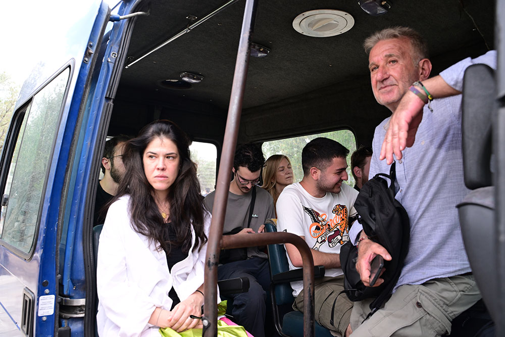 Προσαγωγή 15 μελών της Νεολαίας Νέας Αριστεράς που ύψωσαν παλαιστινιακή σημαία στην Ακρόπολη