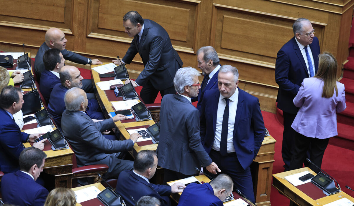 Έρχεται «πονηρή» πρόταση από βουλευτές ΝΔ για τους σταυρούς στα ψηφοδέλτια