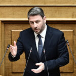 Ο πρόεδρος του ΠΑΣΟΚ, Νίκος Ανδρουλάκης, στη Βουλή