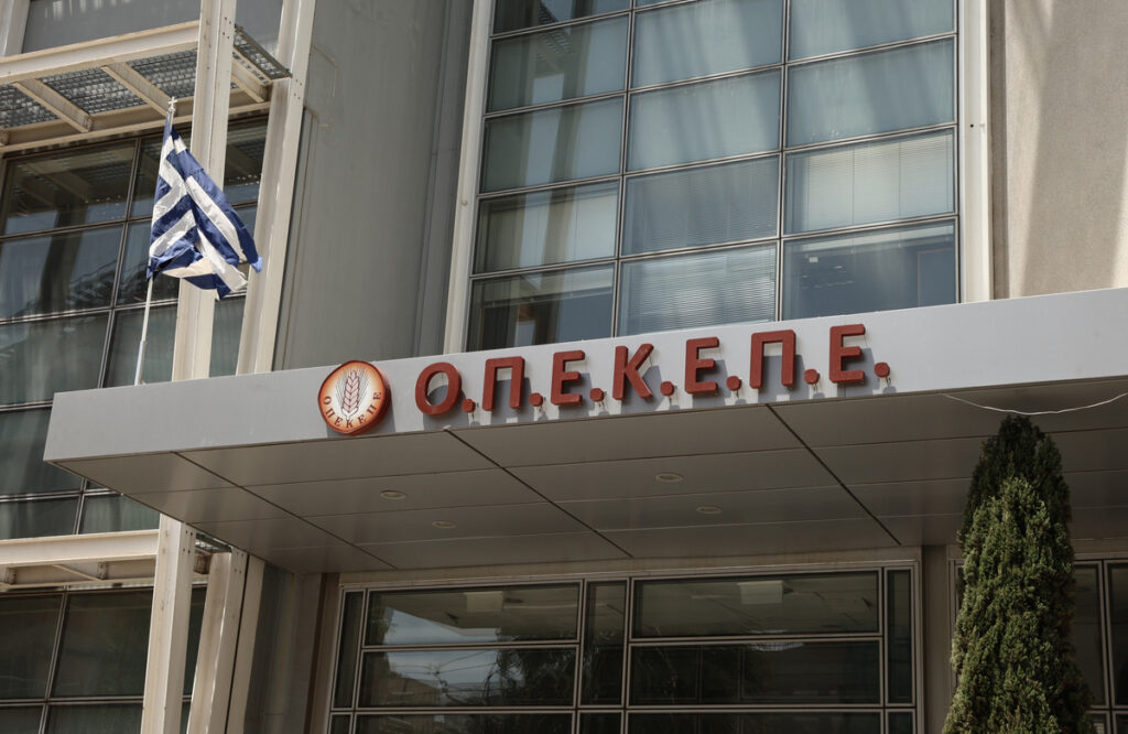 Αποκάλυψη: Δεκάδες τηλεφωνικές παρακολουθήσεις «μιλούν» για το σκάνδαλο στον ΟΠΕΚΕΠΕ