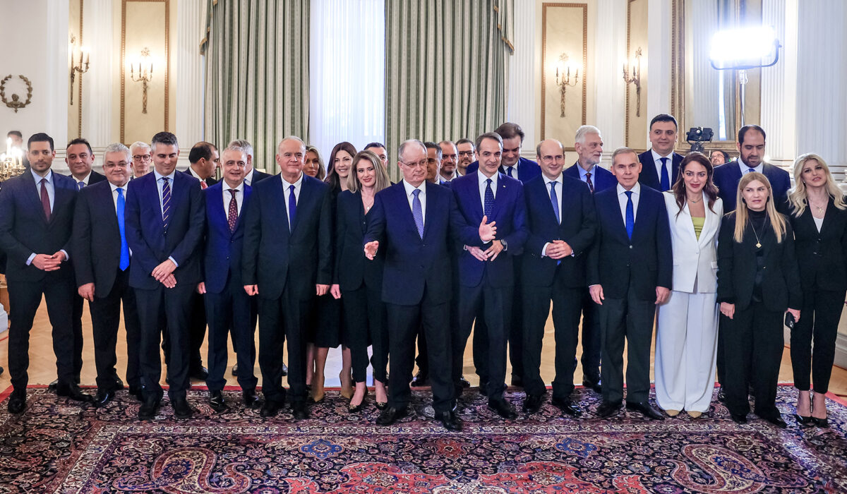 Η λίστα των δώρων στον Πρωθυπουργό και υπουργούς: Από μανικετόκουμπα μέχρι... σπαθιά