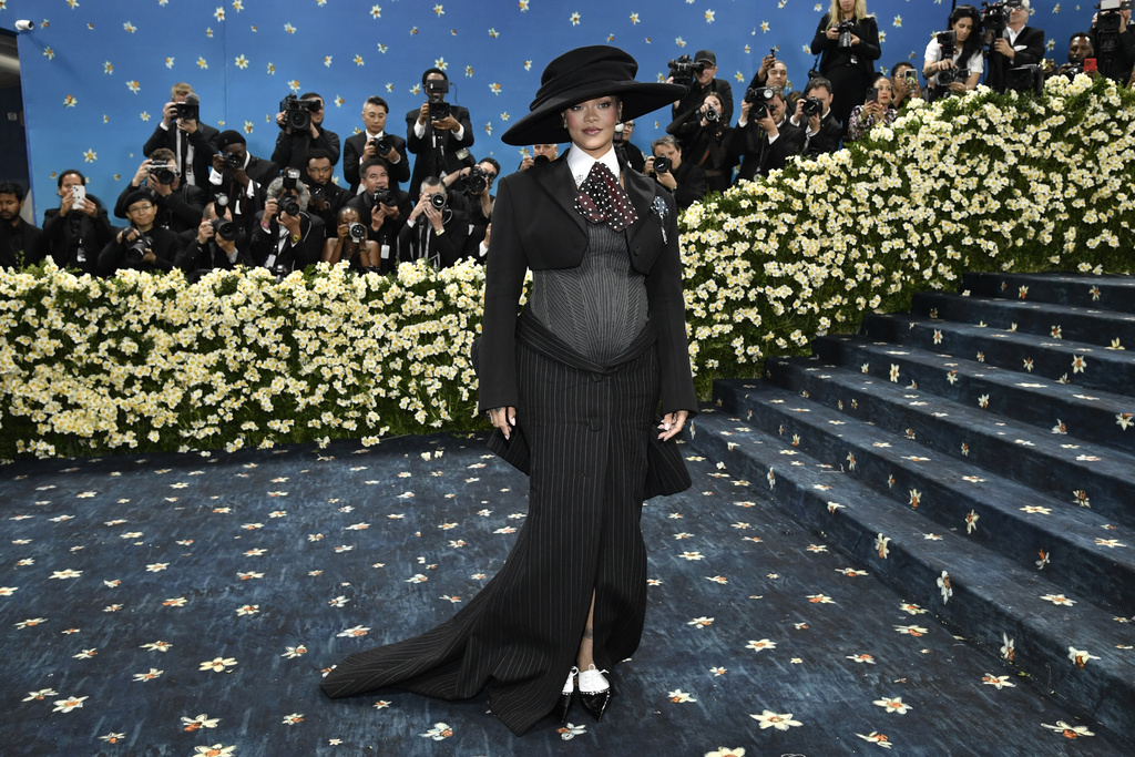 Met Gala 2025: Η Ριάνα έκλεψε την παράσταση με τη… φουσκωμένη κοιλιά – Οι πιο καλοντυμένοι της βραδιάς