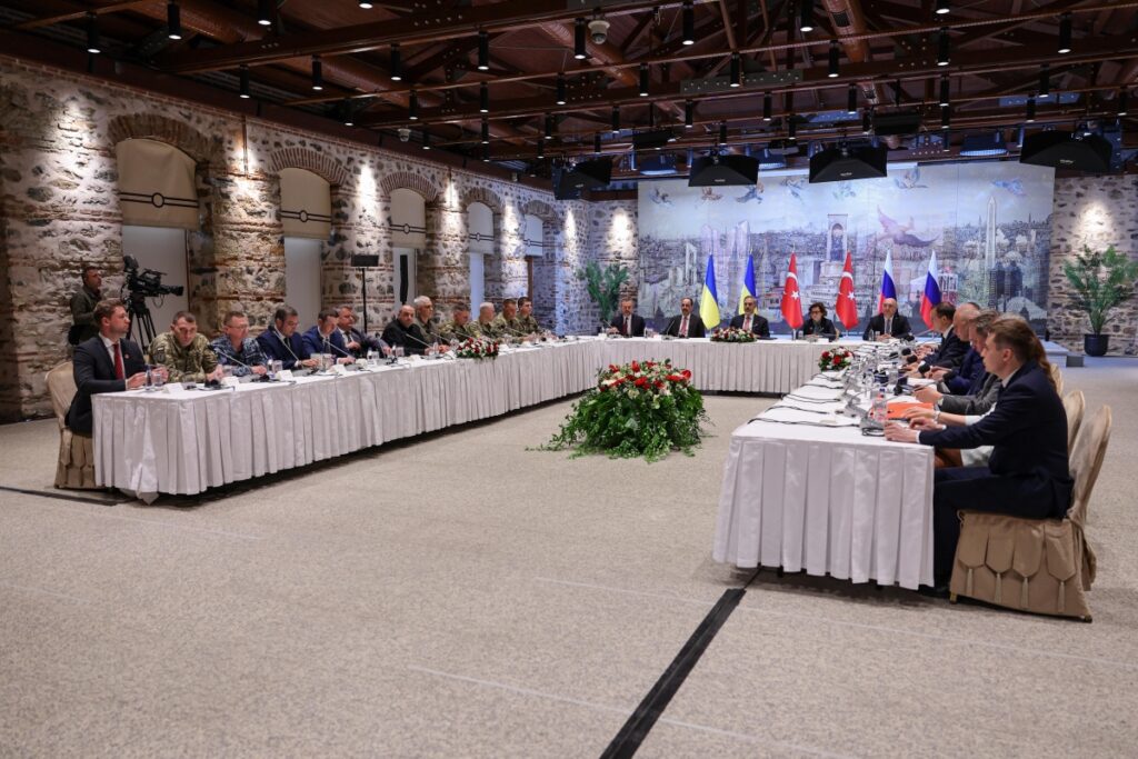 Ρωσία – Ουκρανία: Συμφώνησαν για την μεγαλύτερη ως τώρα ανταλλαγή αιχμαλώτων – Οι βασικές θέσεις των δύο πλευρών