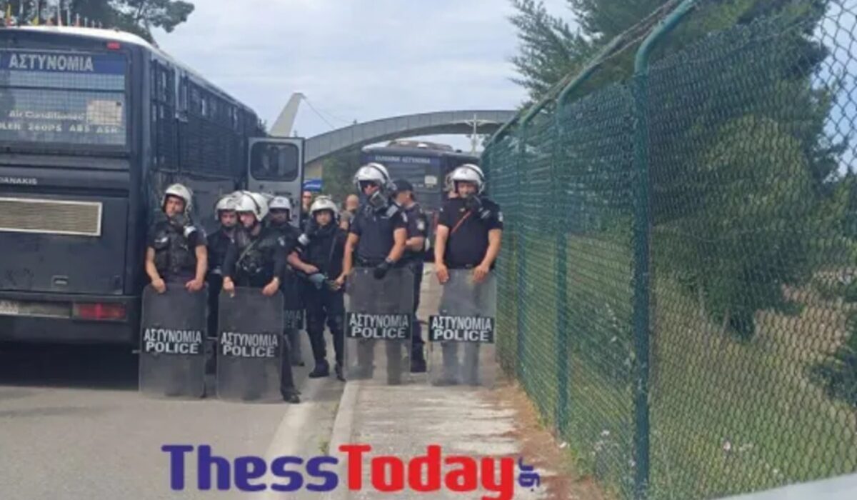Εκατοντάδες φοιτητές έξω από τη Σύνοδο Πρυτάνεων: Αντιδρούν στις διαγραφές σπουδαστών