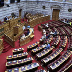 Βουλή: Καταιγισμός «πυρών» κατά της κυβέρνησης από την αντιπολίτευση για την πρόταση της ΝΔ για Καραμανλή