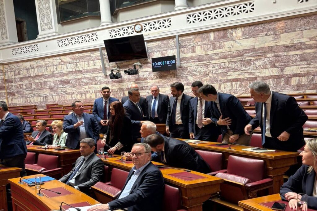 «Μασάζ» Παπασταύρου στους γαλάζιους βουλευτές για τους οικισμούς