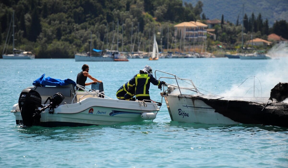 Φωτιά θαλαμηγός