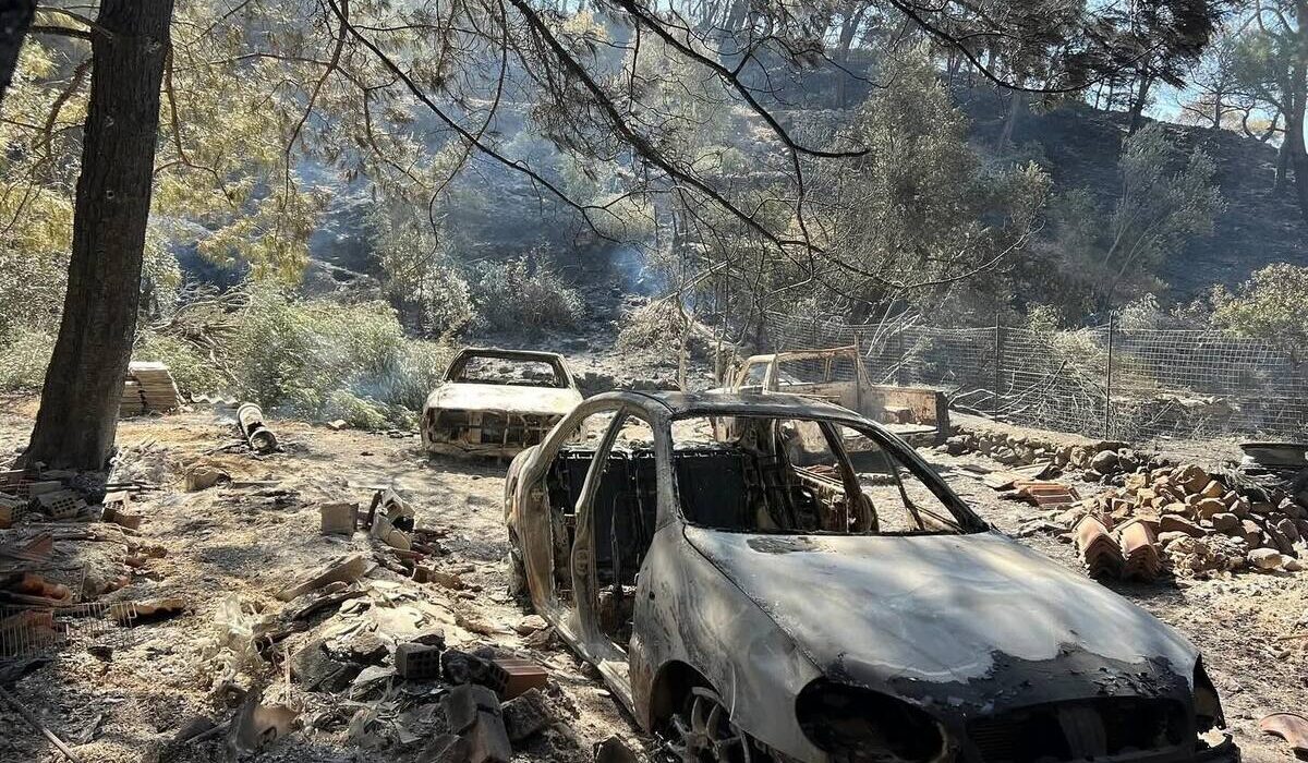 Κόλαση φωτιάς στη Χιό: Μάχη με τους ανέμους και τις αναζωπυρώσεις – Πέντε μέτωπα ξέσπασαν από την Κυριακή