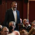 Ξέσπασε ο Γκλέτσος: «Καρεκλοκένταυροι και κηφήνες στον ΣΥΡΙΖΑ» - Έσταξε «μέλι» για Τσίπρα