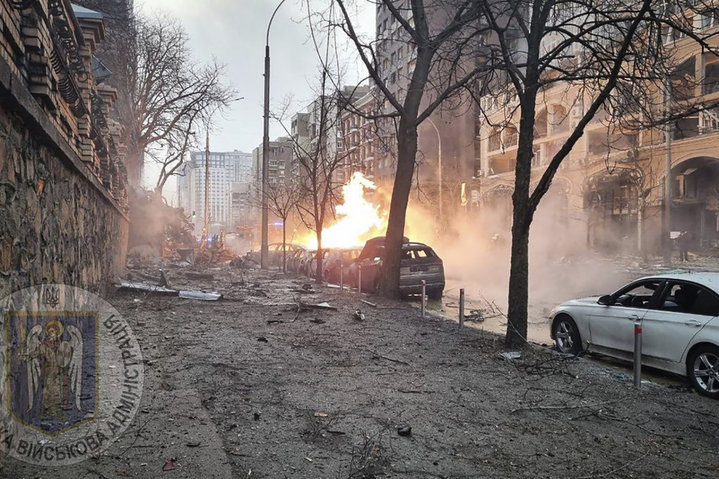 Νύχτα τρόμου στο Κίεβο: Νεκροί και τραυματίες από ρωσική επίθεση με drones και πυραύλους