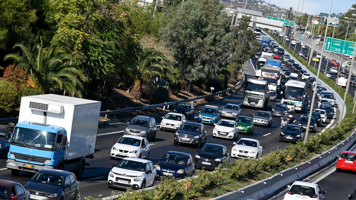 Κίνηση στους δρόμους: Χάος στον Κηφισό λόγω καραμπόλας – Μποτιλιάρισμα σε Κατεχάκη και Αττική Οδό