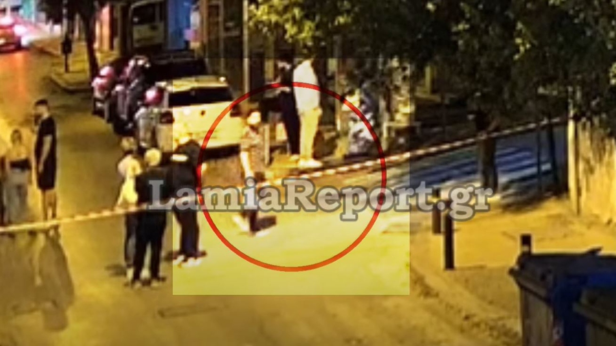 Λαμία: «Τι έγινε εδώ;» - Η στιγμή που ο δολοφόνος επιστρέφει στον τόπο του εγκλήματος με κρέπες στα χέρια