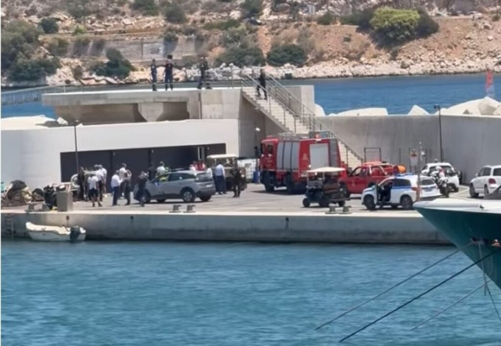 Πτώση ελικοπτέρου στη Μαρίνα Βουλιαγμένης – Πώς έγινε το ατύχημα (δείτε εικόνες)