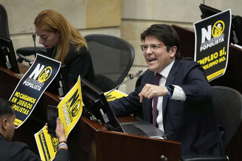 Κολομβία: Κρίσιμες ώρες για τον Μιγκέλ Ουρίμπε – Επιτυχής η πρώτη επέμβαση μετά την ένοπλη επίθεση